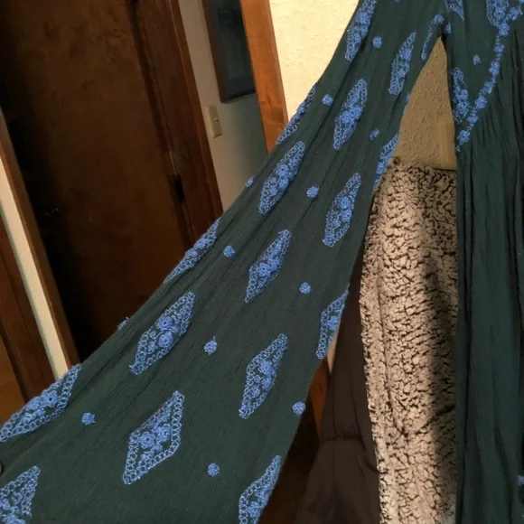 Free People size medium amazing blouse - Picture 4 of 4